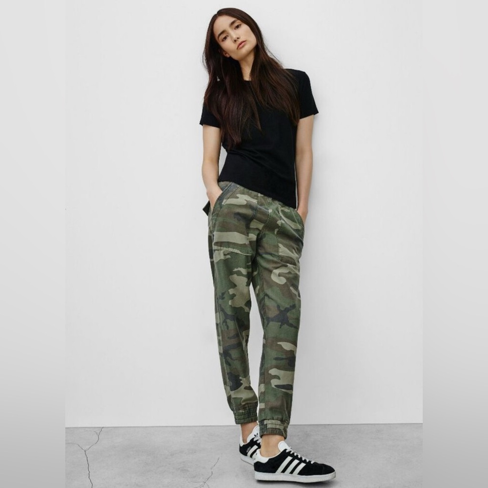 Aritzia x TNA Alix Camo Slouchy Joggers size XS
